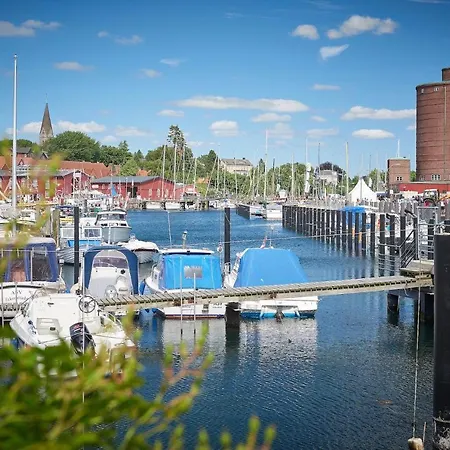 Waterkant Direkt Am Wittensee, Mit Spielscheune *